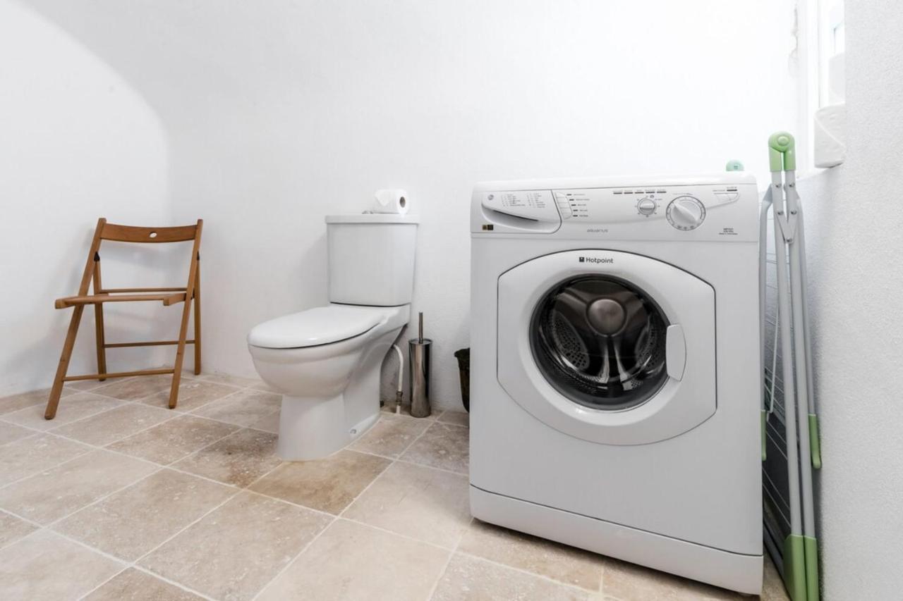 Bright 2 Bedroom 2 Bath Garden Flat In Victoria * Londen