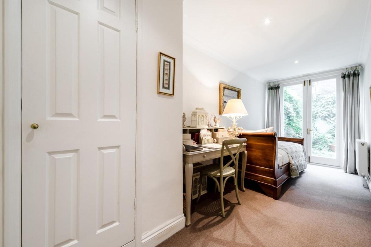 Bright 2 Bedroom 2 Bath Garden Flat In Victoria * Londen