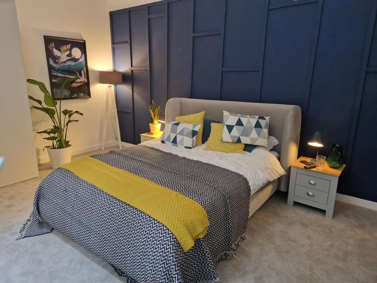 Double Bedroom In Modern Apartamento