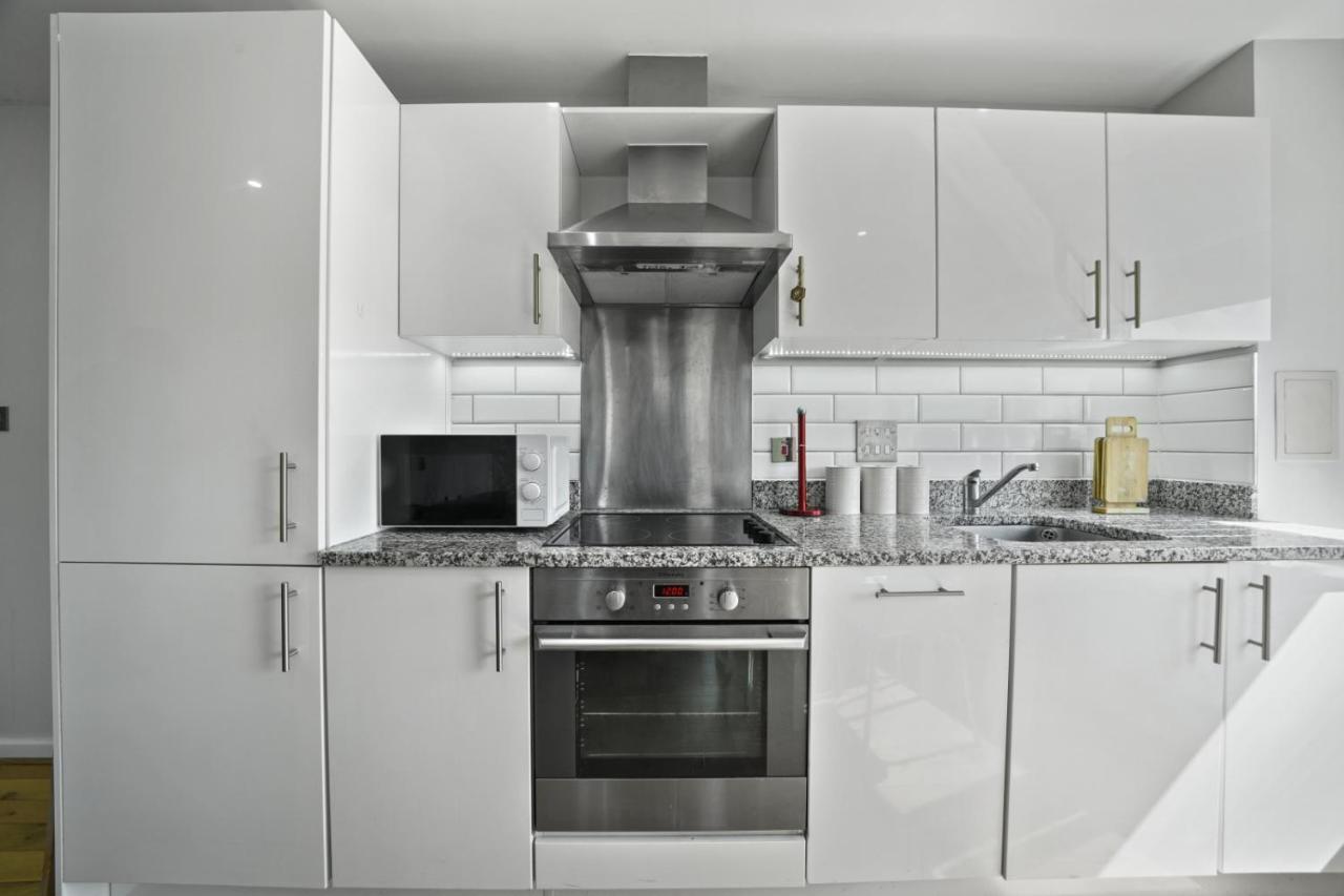 Amisha Modern Deluxe 2 Bed By Tower Bridge London