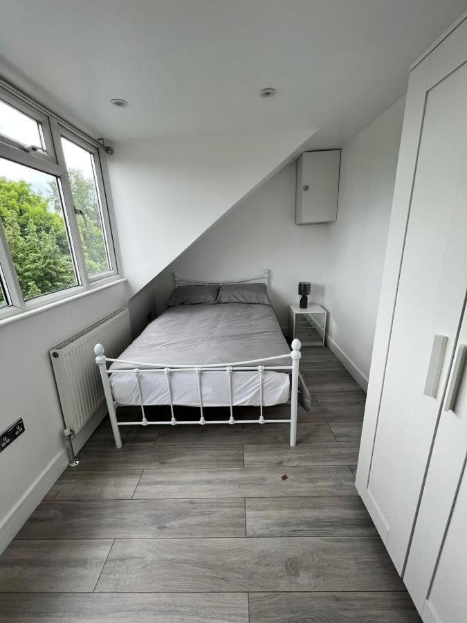Lovely 2 Bedroom Flat With Roof Terrace In Nw6 *