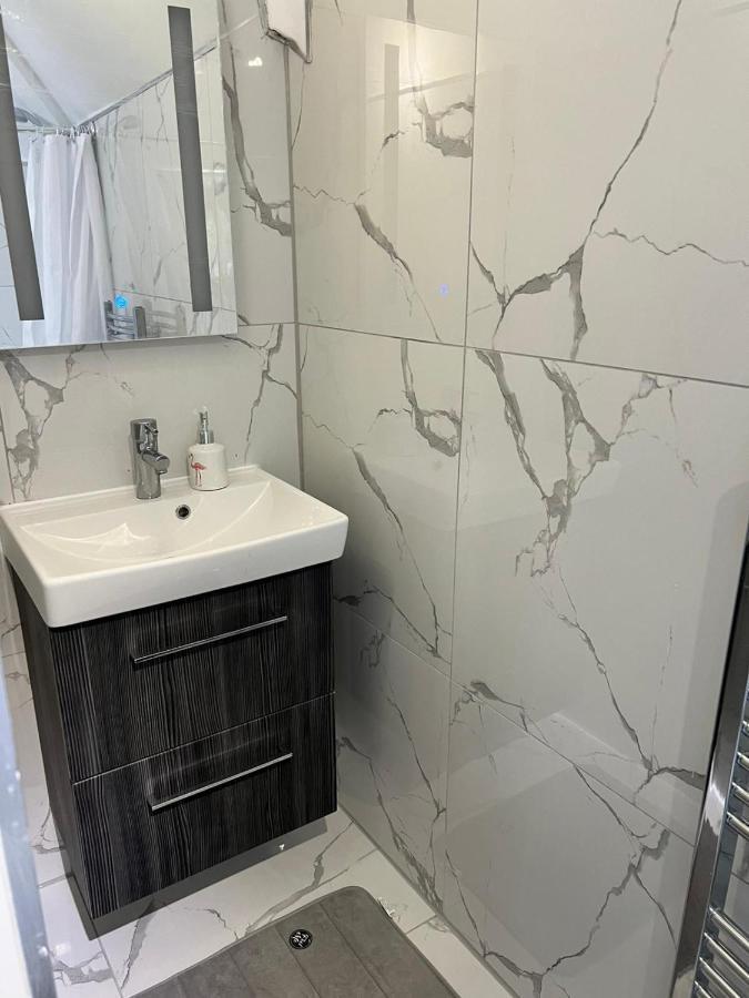 Lovely 2 Bedroom Flat With Roof Terrace In Nw6