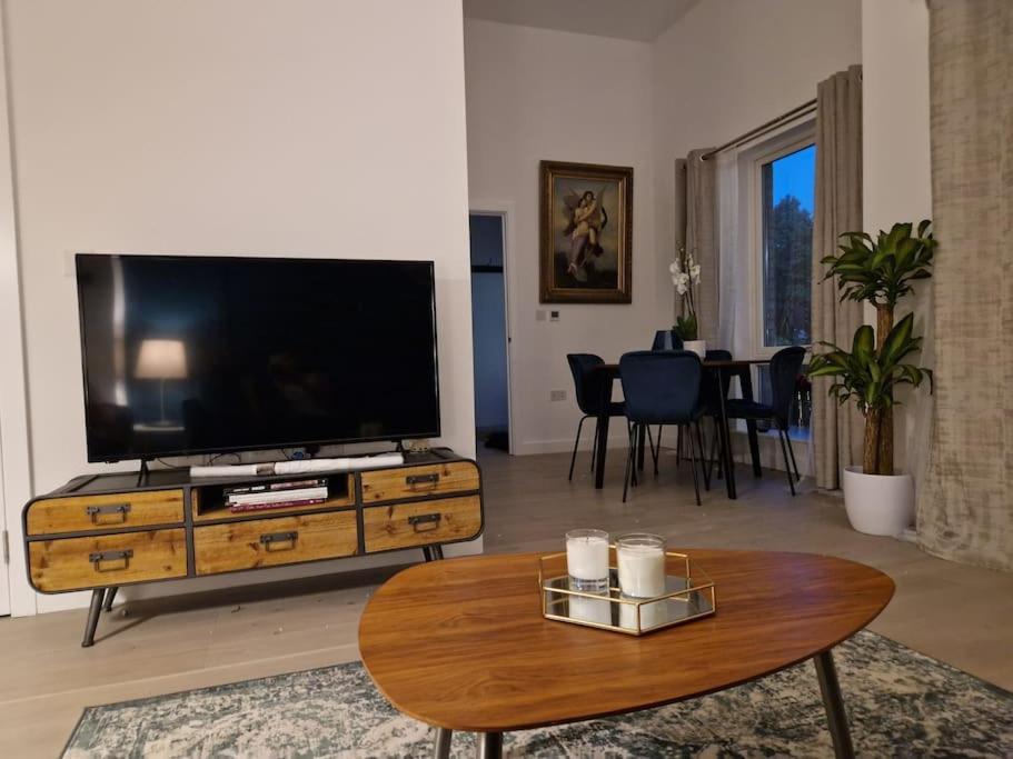 Double Bedroom In Modern Apartamento Londres