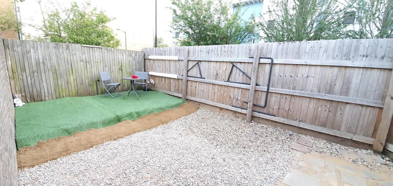 Trendy, Modern Garden Posh Peckham Apartamento Londres