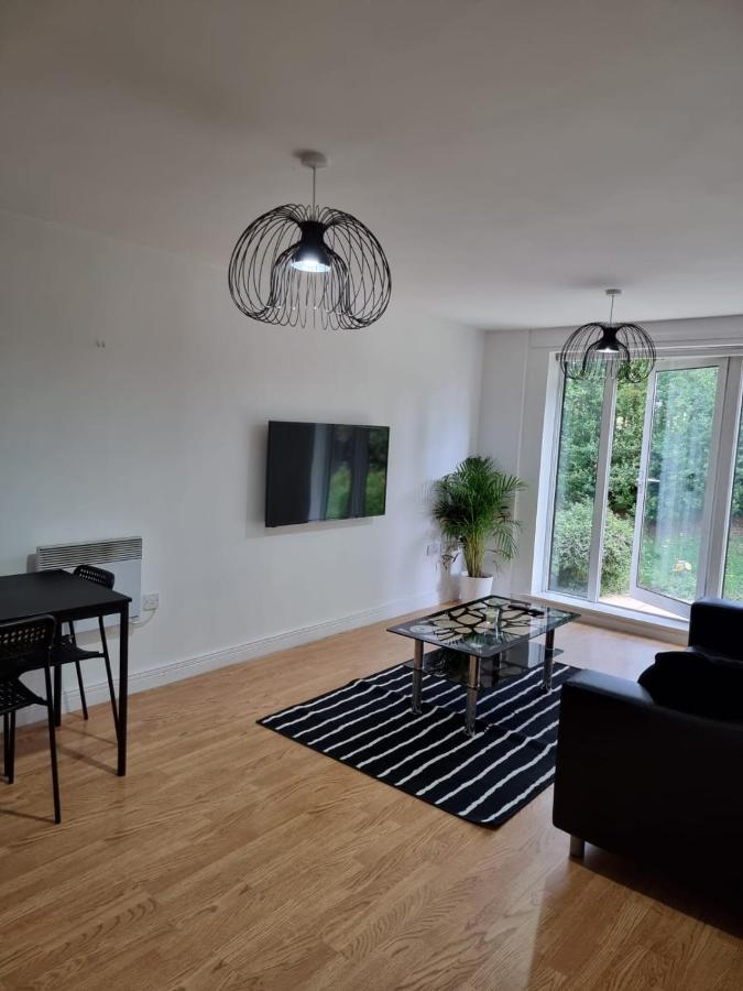 City Stays - Modern 2 Bedroom With Free Parking And Gym Access