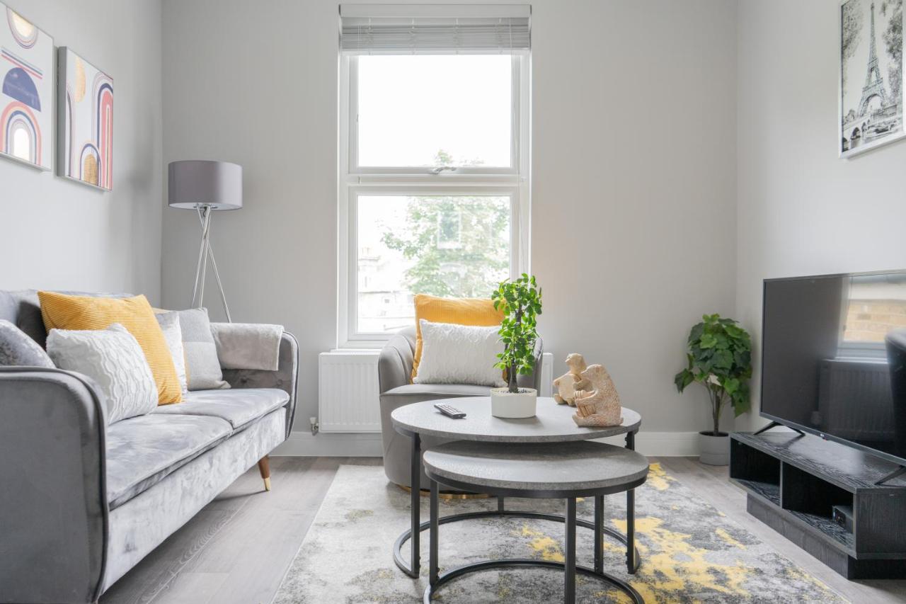 Apartment Stunning 3 Bed 3 Bath Townhouse