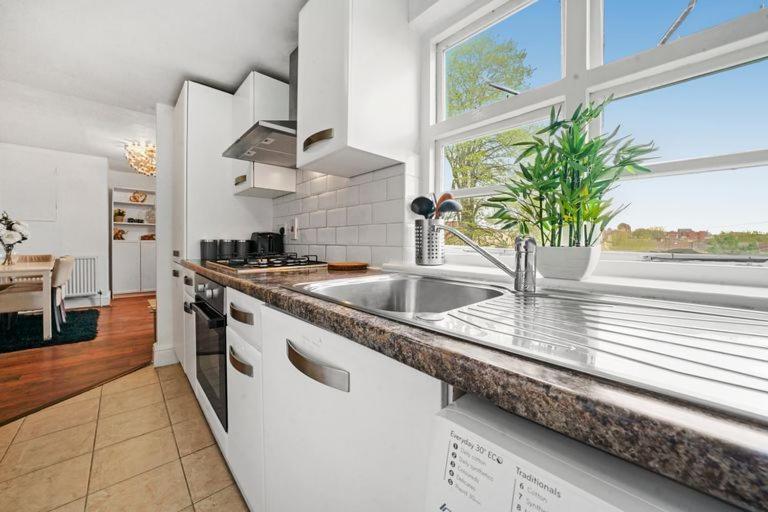 Canning Town Modern 2 Bedroom Excel Centre, Canary Wharf, Airport Apartamento Londres