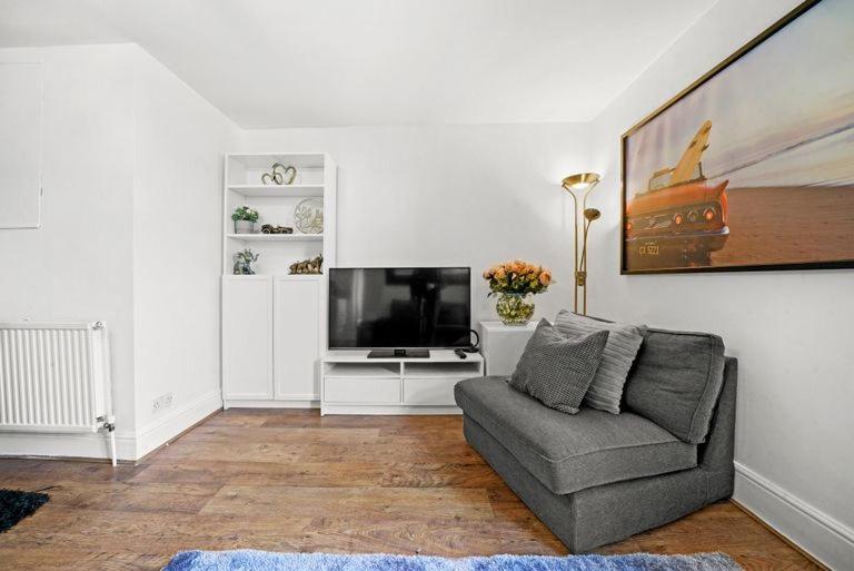 Canning Town Modern 2 Bedroom Excel Centre, Canary Wharf, Airport * Londres