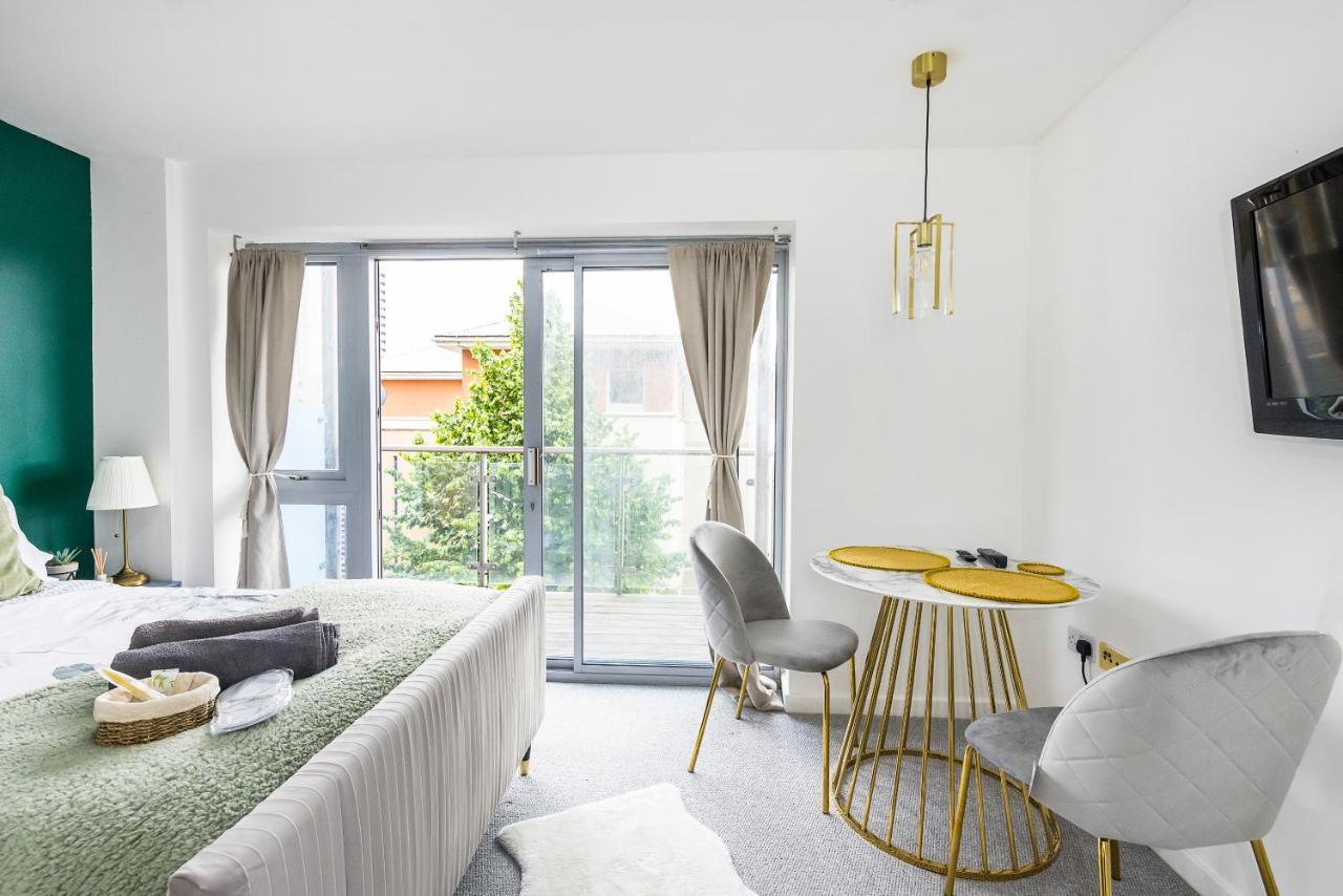 Bow Wharf Apartment *