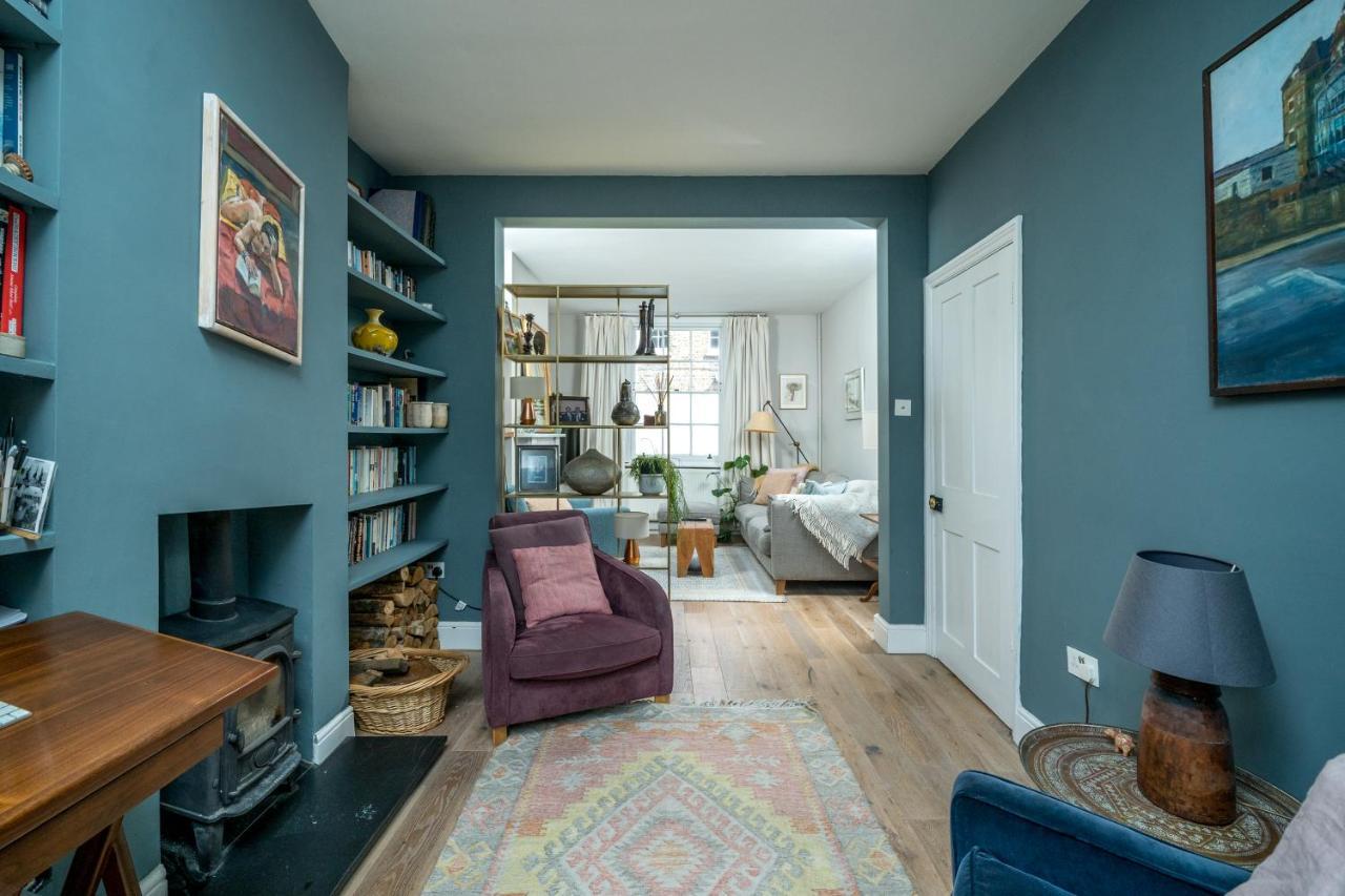 Contemporary House With Private Garden London
