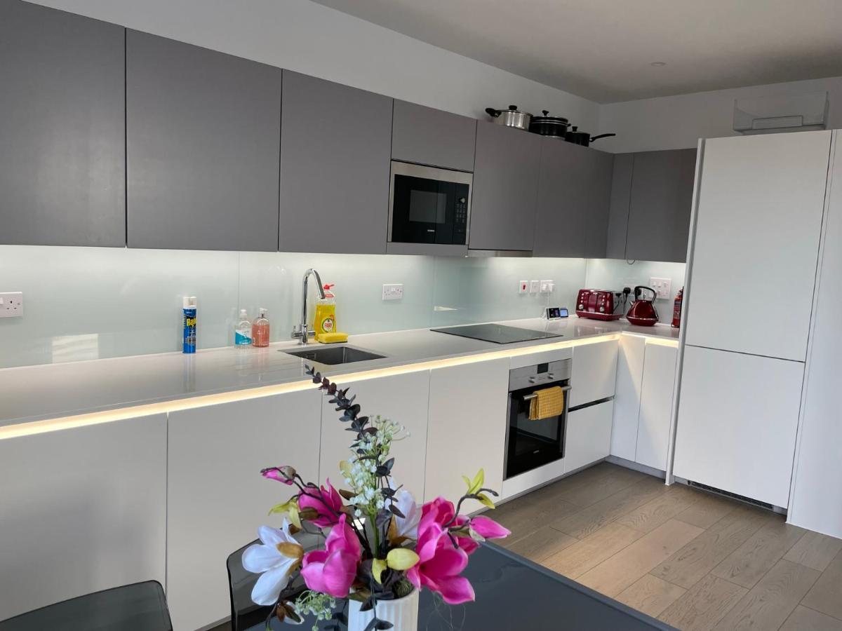Modern & Spacious Penthouse In North * London