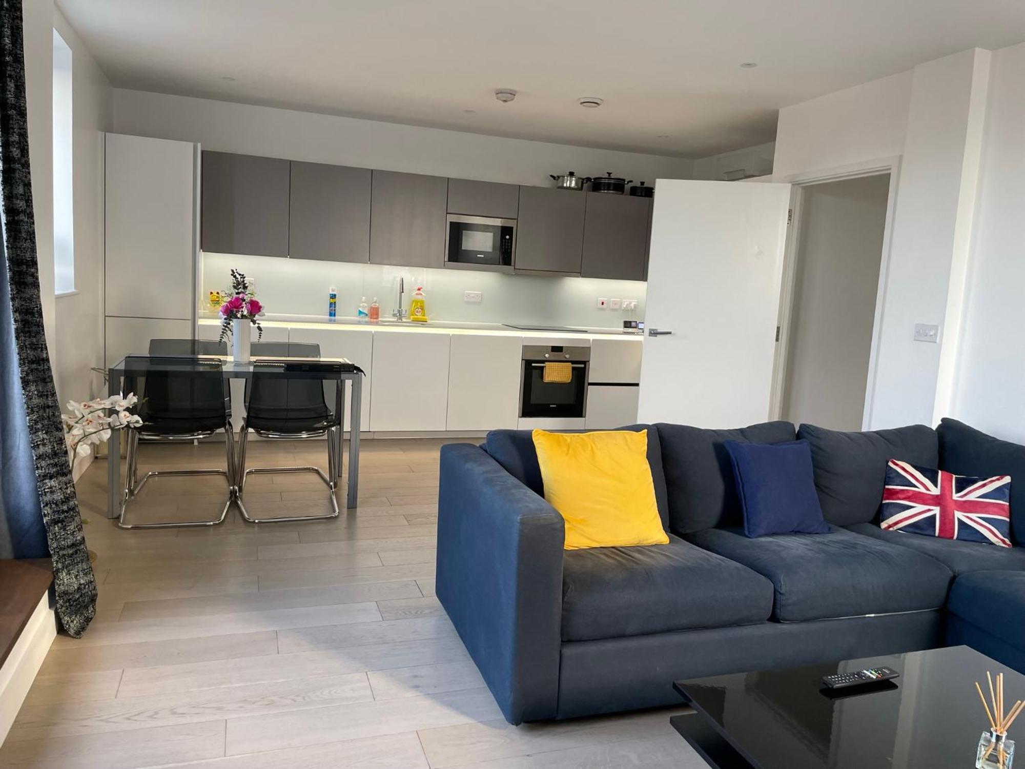 Modern & Spacious Penthouse In North *