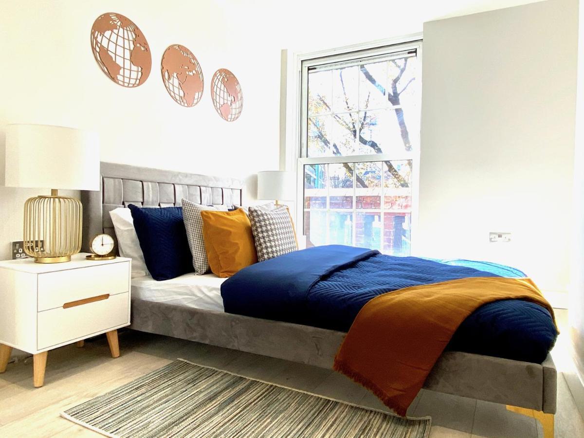 Perfect Location- 5 Minutes From Tower Bridge ! 8 Minutes Walk From Tube Apartment London