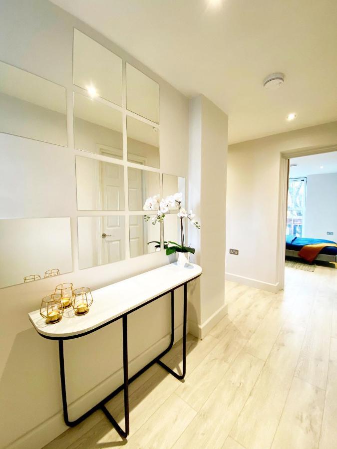 Perfect Location- 5 Minutes From Tower Bridge ! 8 Minutes Walk From Tube