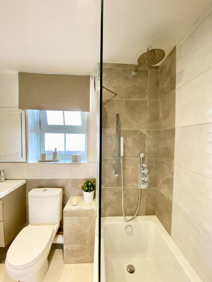 Perfect Location- 5 Minutes From Tower Bridge ! 8 Minutes Walk From Tube * London