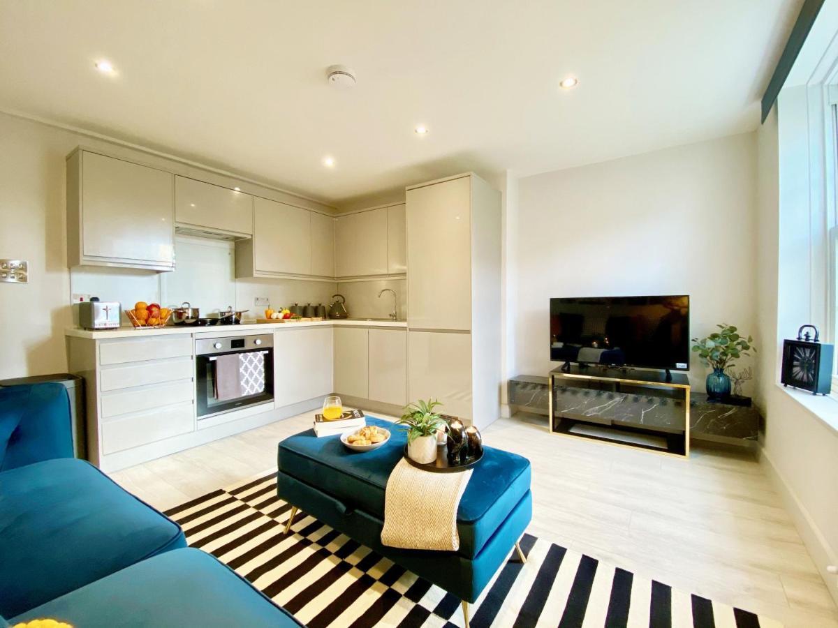 Perfect Location- 5 Minutes From Tower Bridge ! 8 Minutes Walk From Tube