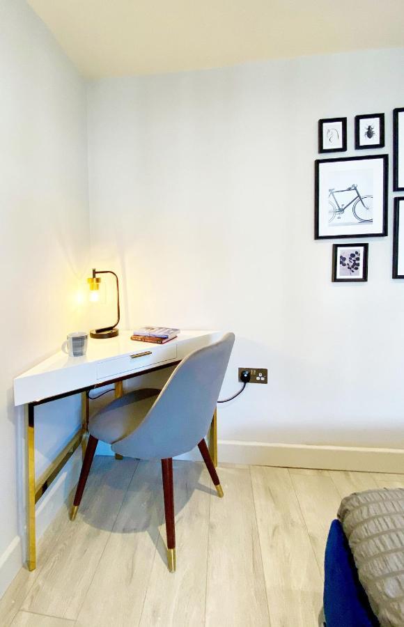 Perfect Location- 5 Minutes From Tower Bridge ! 8 Minutes Walk From Tube * Londres