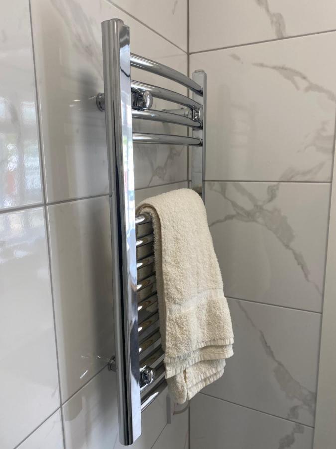 Modern Furnished Studio Quarto em Acomodações Particulares