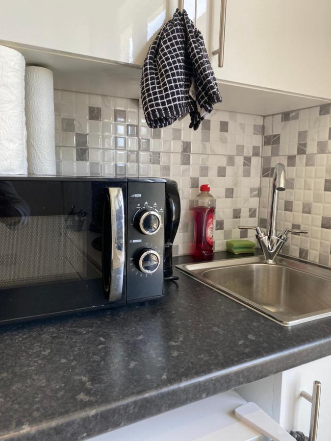 Apartment High Spec Furnished Studio London