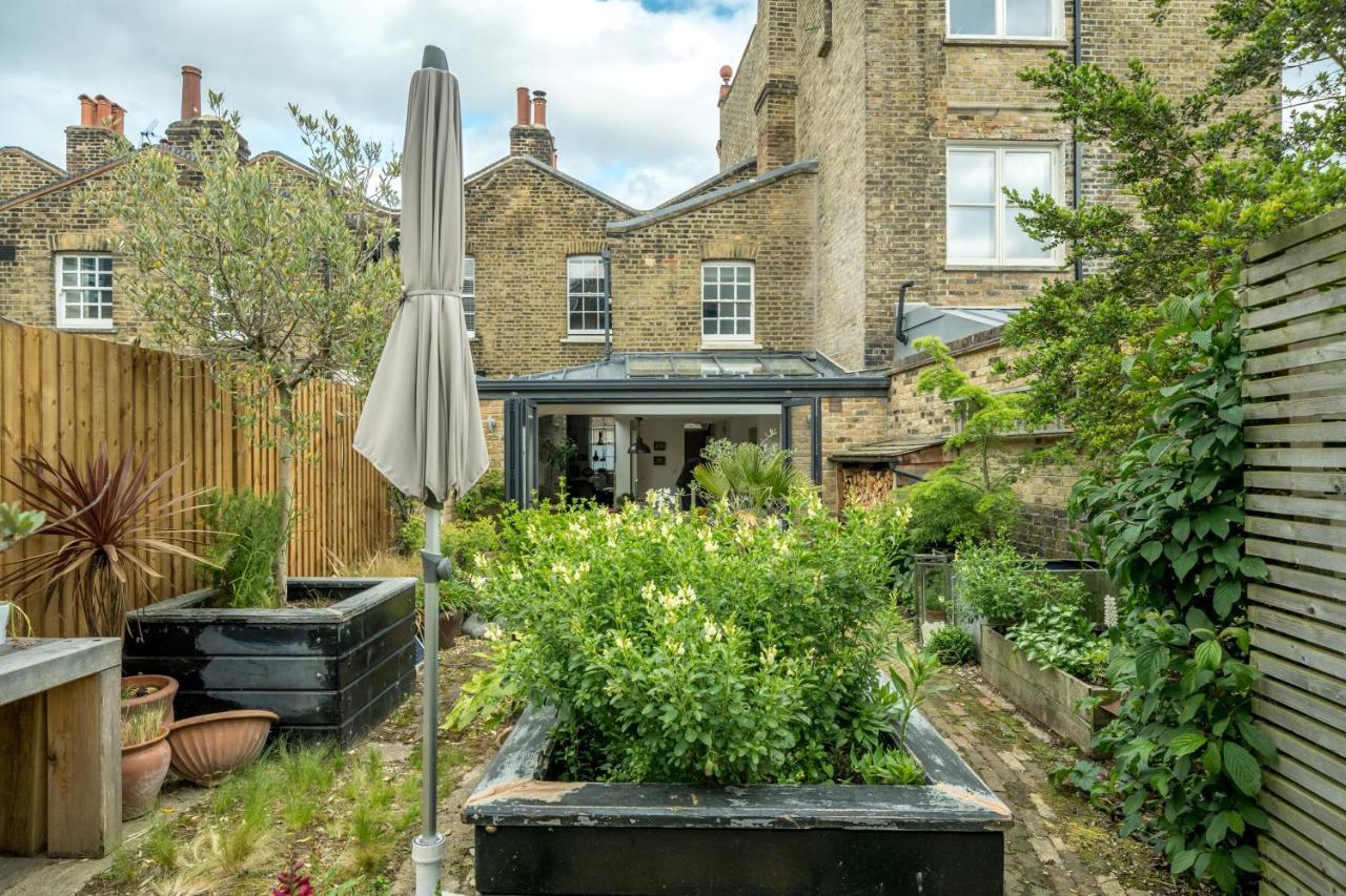 Contemporary House With Private Garden