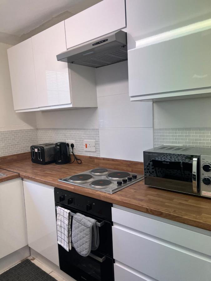 2 Bedroom Flat, 2 Minutes Walk To Bethnalgreen Station, Apartamento