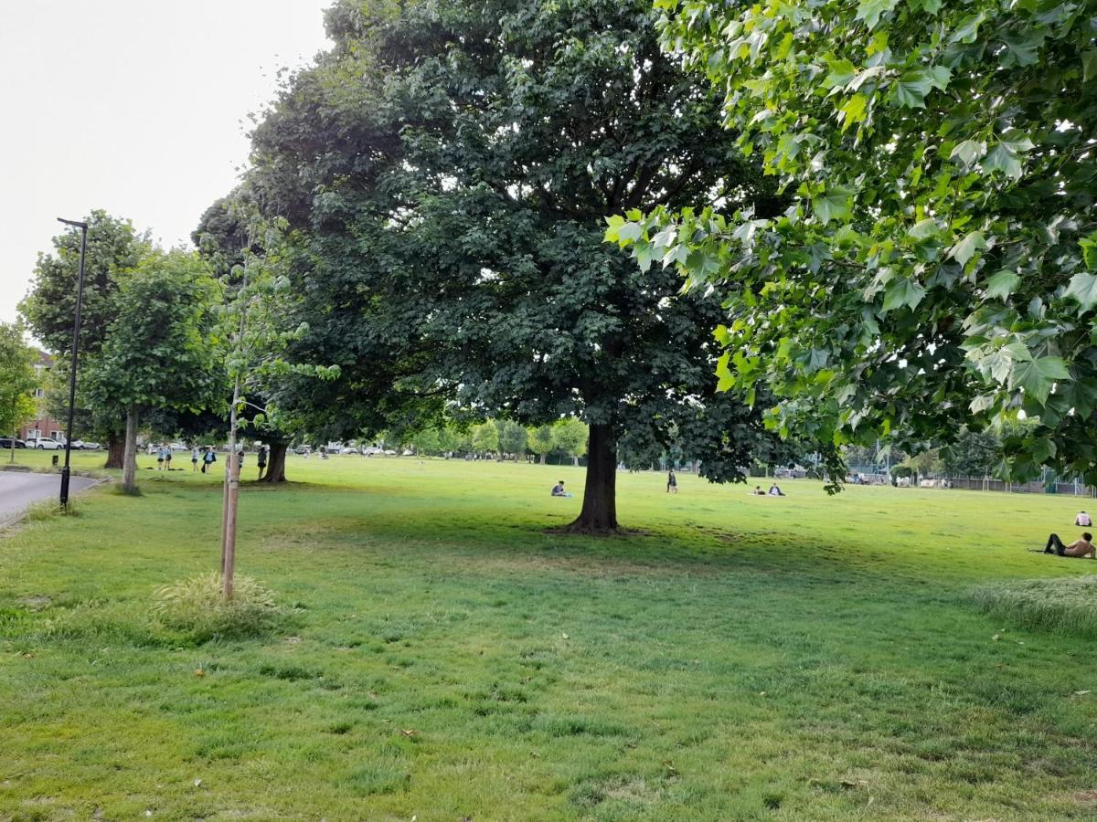 2 Bed Luxury Service In The Heart Of Chiswick Town, W4 Zone 2 Londres