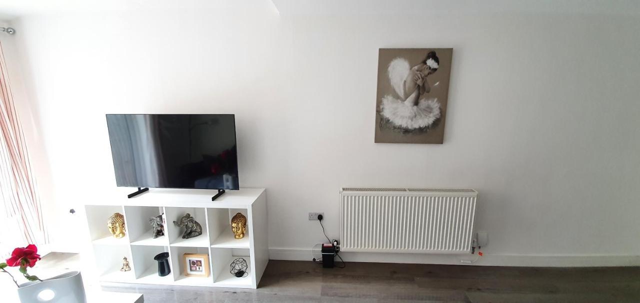 Trendy, Modern Garden Posh Peckham