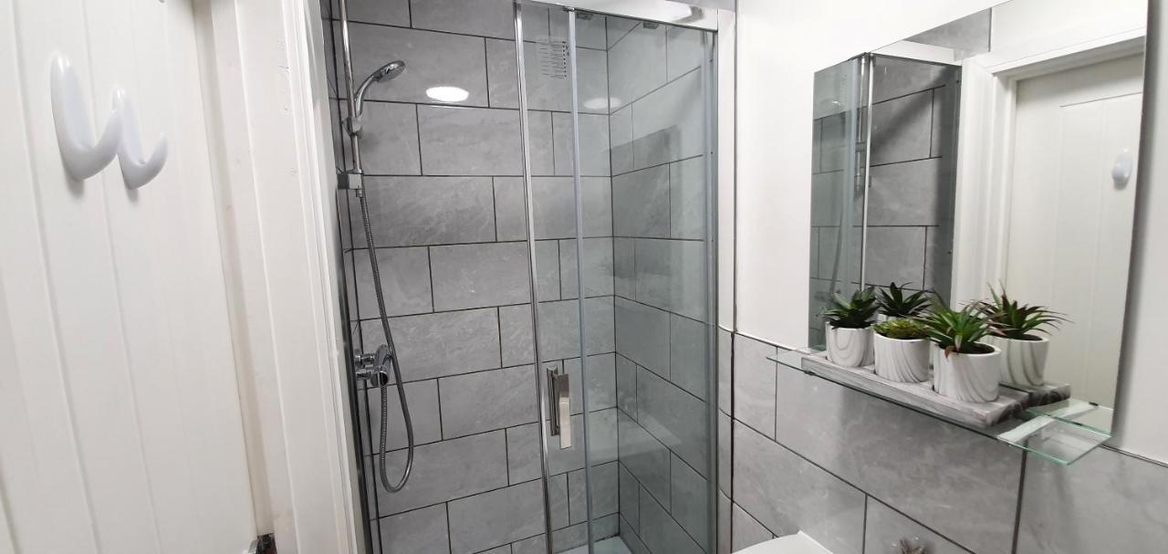 Trendy, Modern Garden Posh Peckham Apartamento Londres