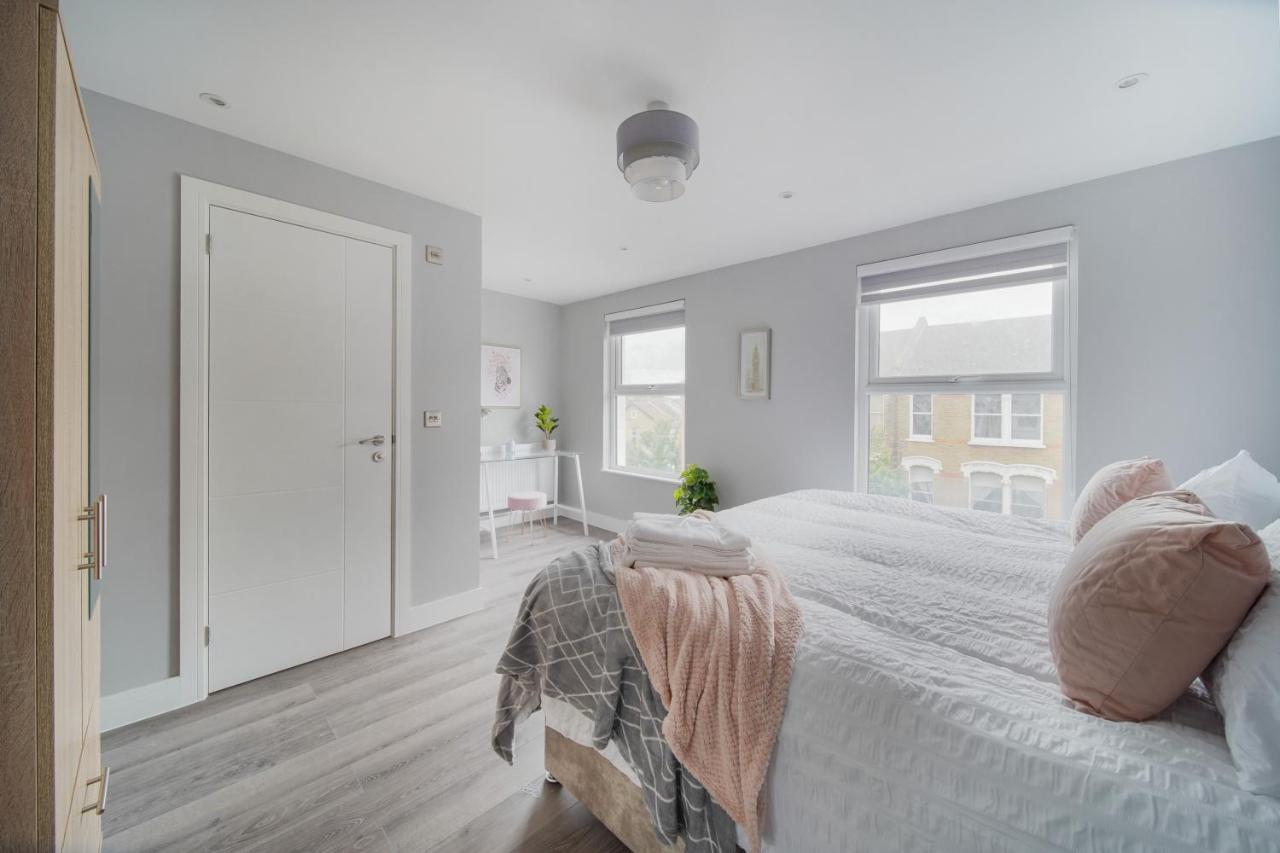 Stunning 3 Bed 3 Bath Townhouse