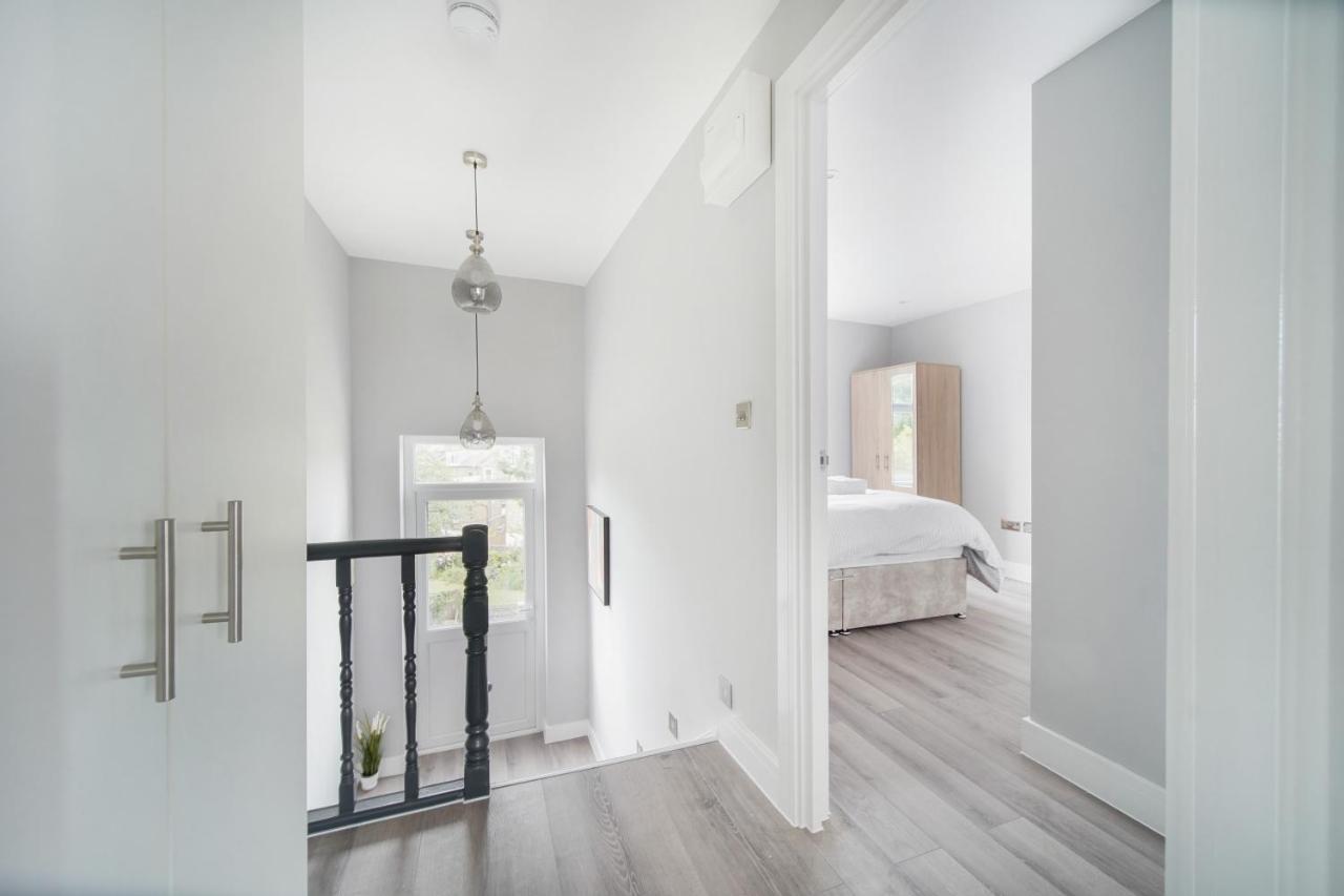 Stunning 3 Bed 3 Bath Townhouse London
