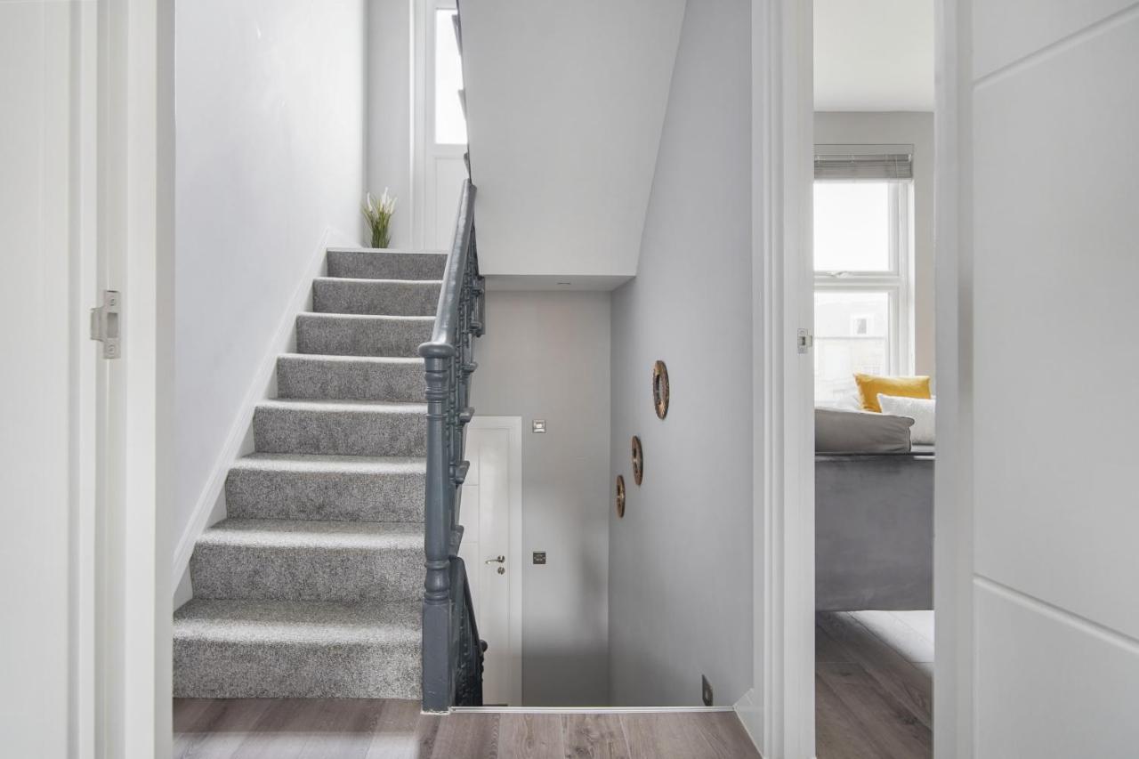 Apartment Stunning 3 Bed 3 Bath Townhouse *