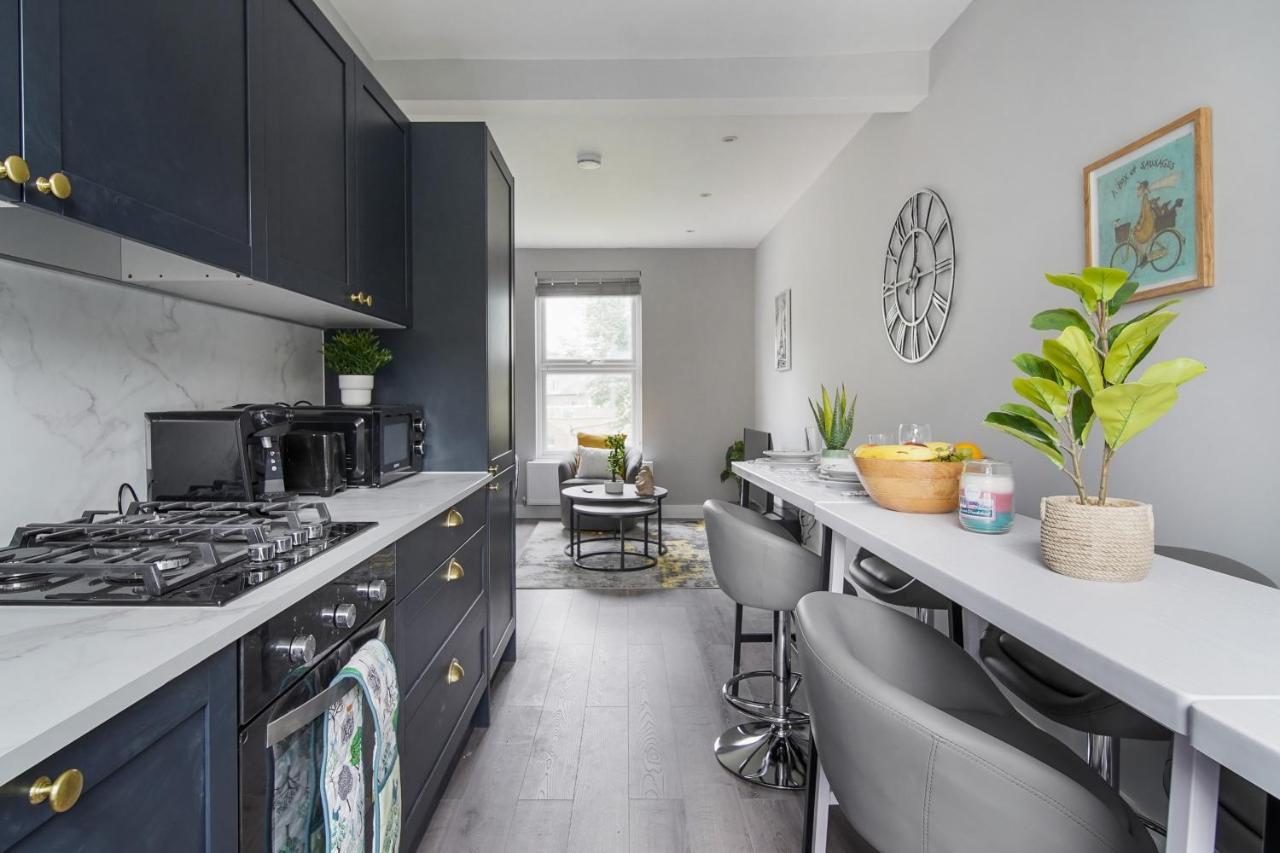 Stunning 3 Bed 3 Bath Townhouse