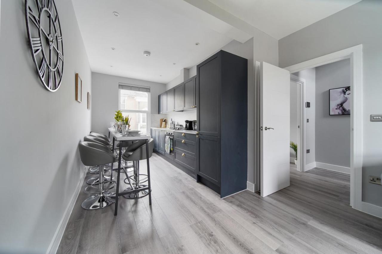 Apartment Stunning 3 Bed 3 Bath Townhouse *