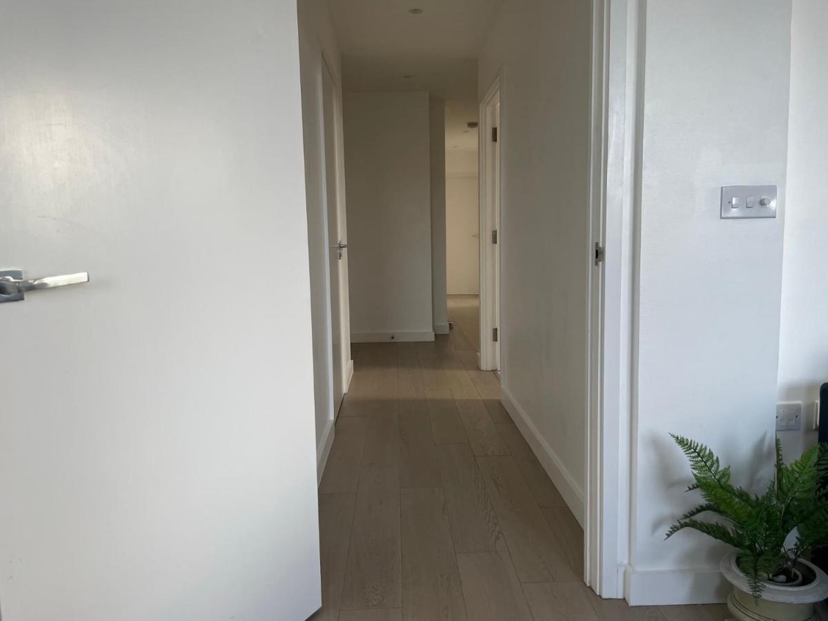 Modern & Spacious Penthouse In North * London