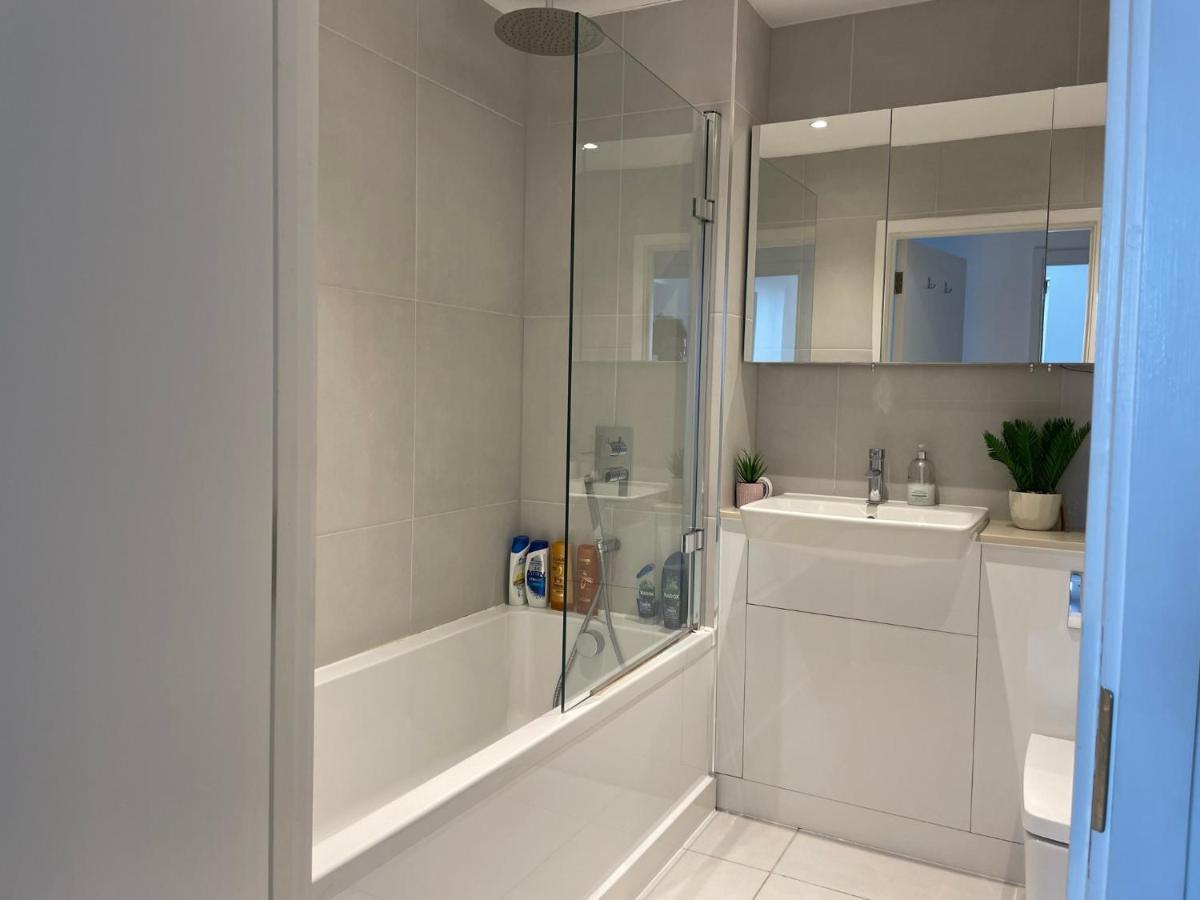 Apartment Modern & Spacious Penthouse In North *