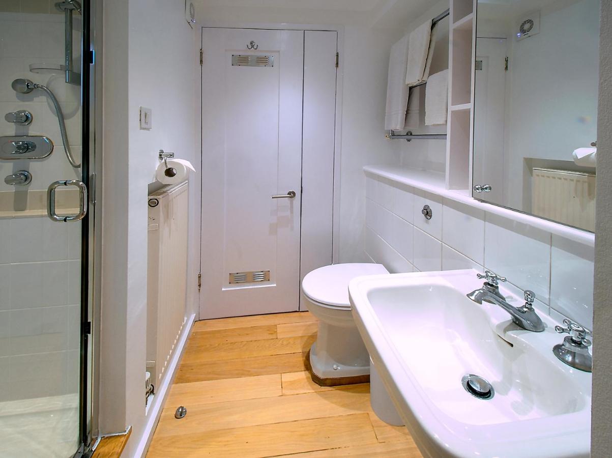 Serene Townhouse With Parking Casa de Férias Londres