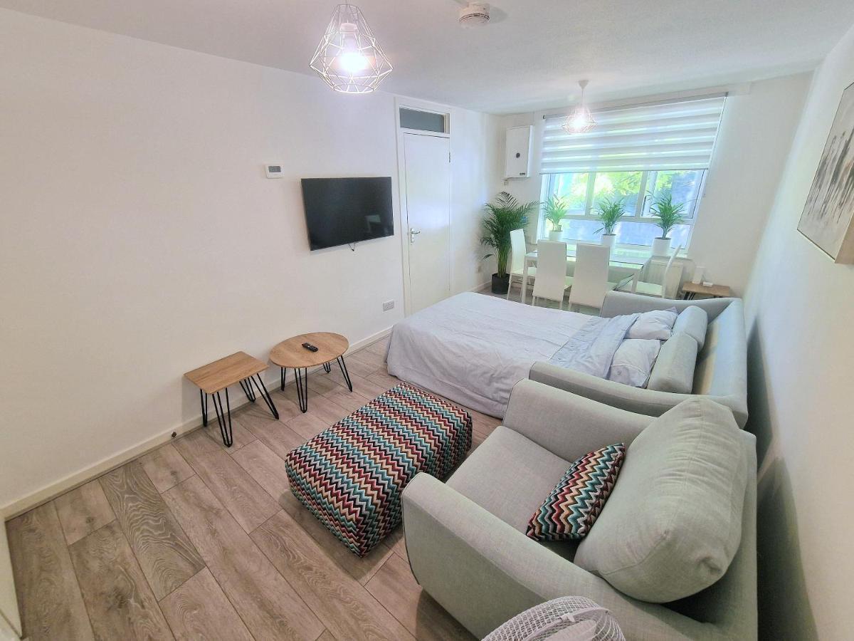 Flat In Battersea, 5 Minutes From Clapham Junction Station *