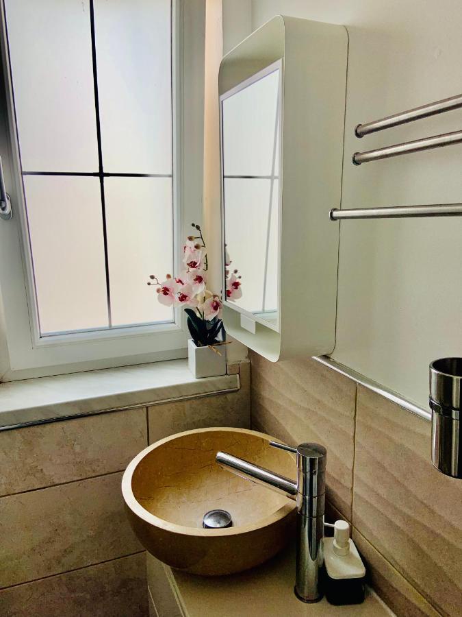Beautiful Self Contained Studio London
