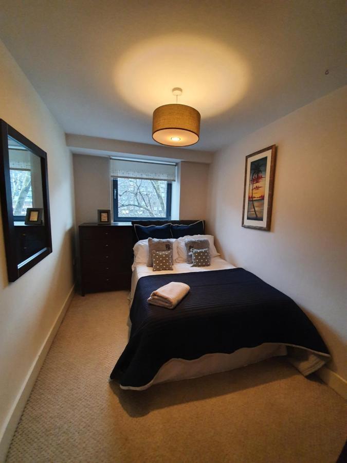 Apartamento 2 Bed Waterfront Luxury Apartment, E14 Londres