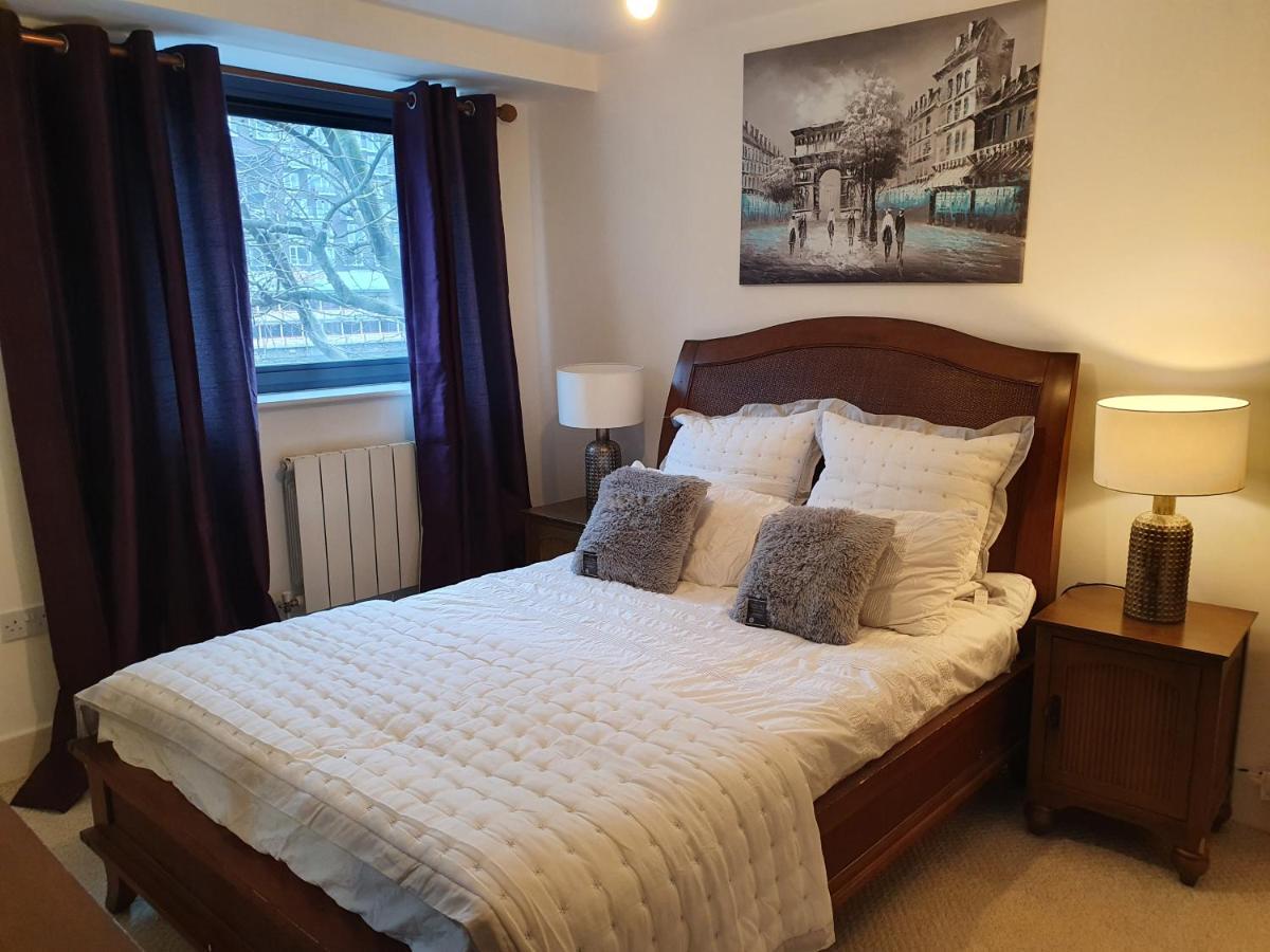 Apartamento 2 Bed Waterfront Luxury Apartment, E14 *