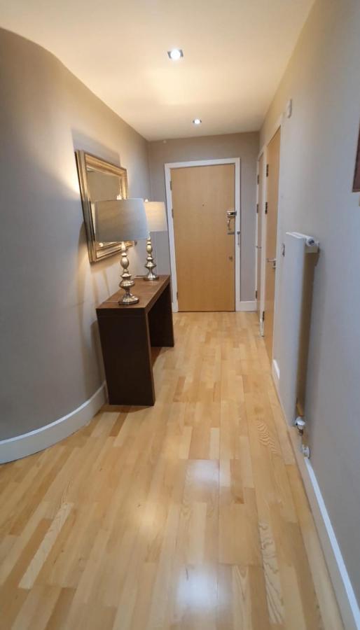 Apartamento 2 Bed Waterfront Luxury Apartment, E14