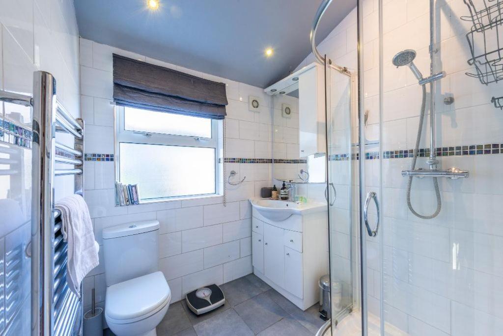 Pass The Keys Beautiful 3 Bedroom Family * Londen
