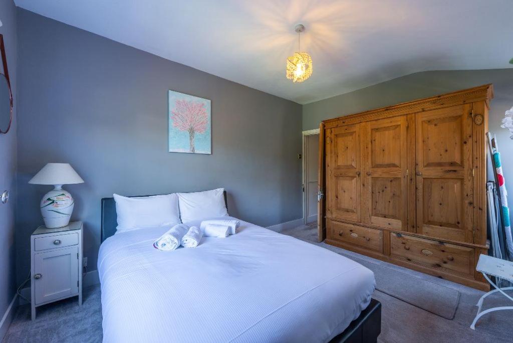 Pass The Keys Beautiful 3 Bedroom Family * Londen