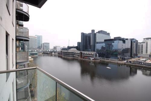 Apartamento 2 Bed Waterfront Luxury Apartment, E14 Londres