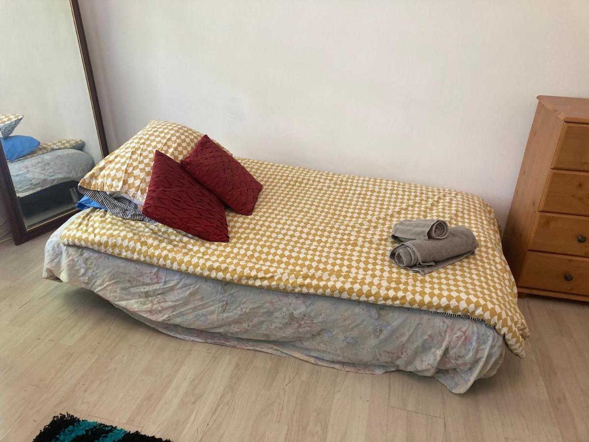 Renovated Family With Shared Kitchen And Bathroom In Angel *