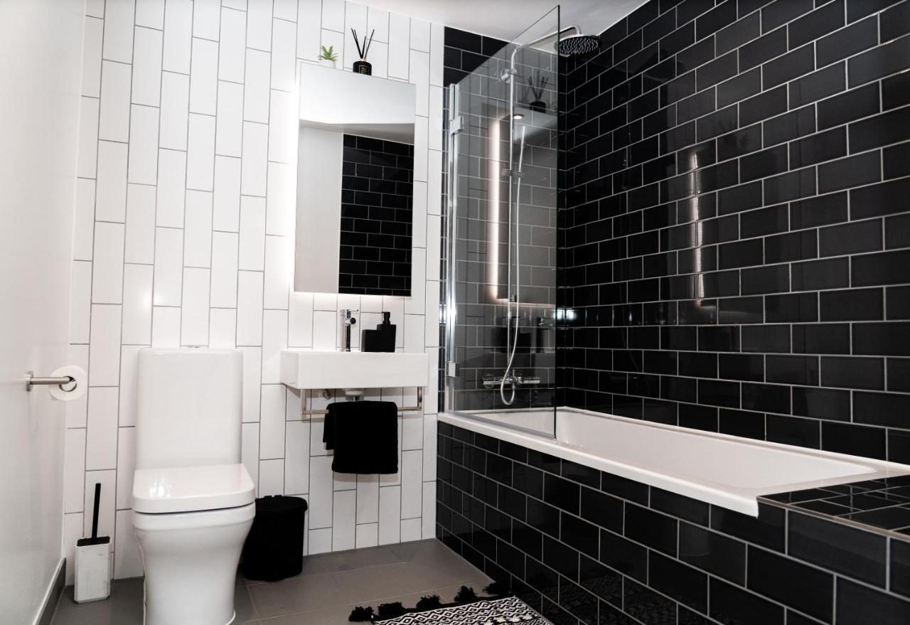 Royal Wharf - 1 Bed - Balcony - River & City View * London
