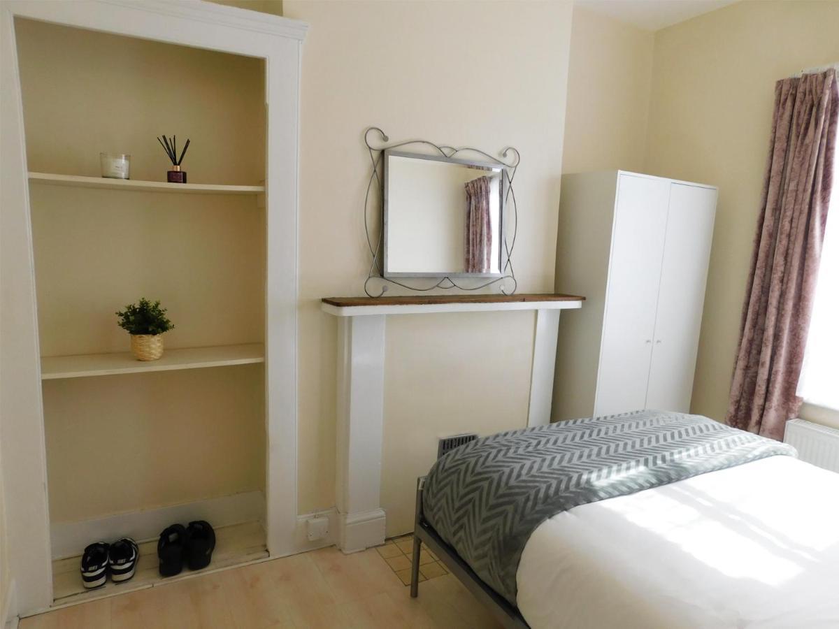 Appartement Entire 4 Bedroom Terrace House In Londen