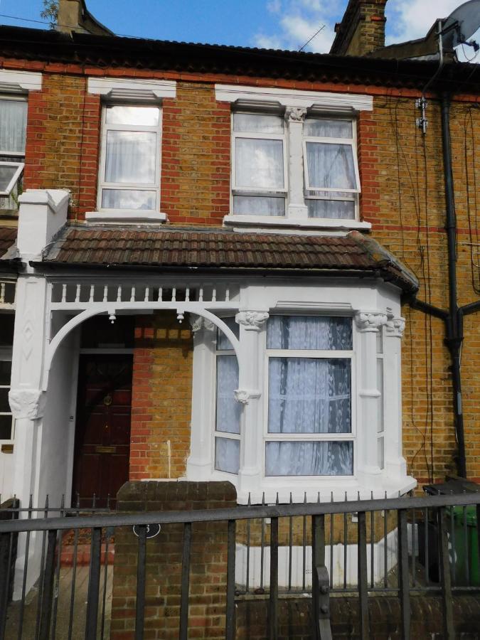 Entire 4 Bedroom Terrace House In Appartement Londen