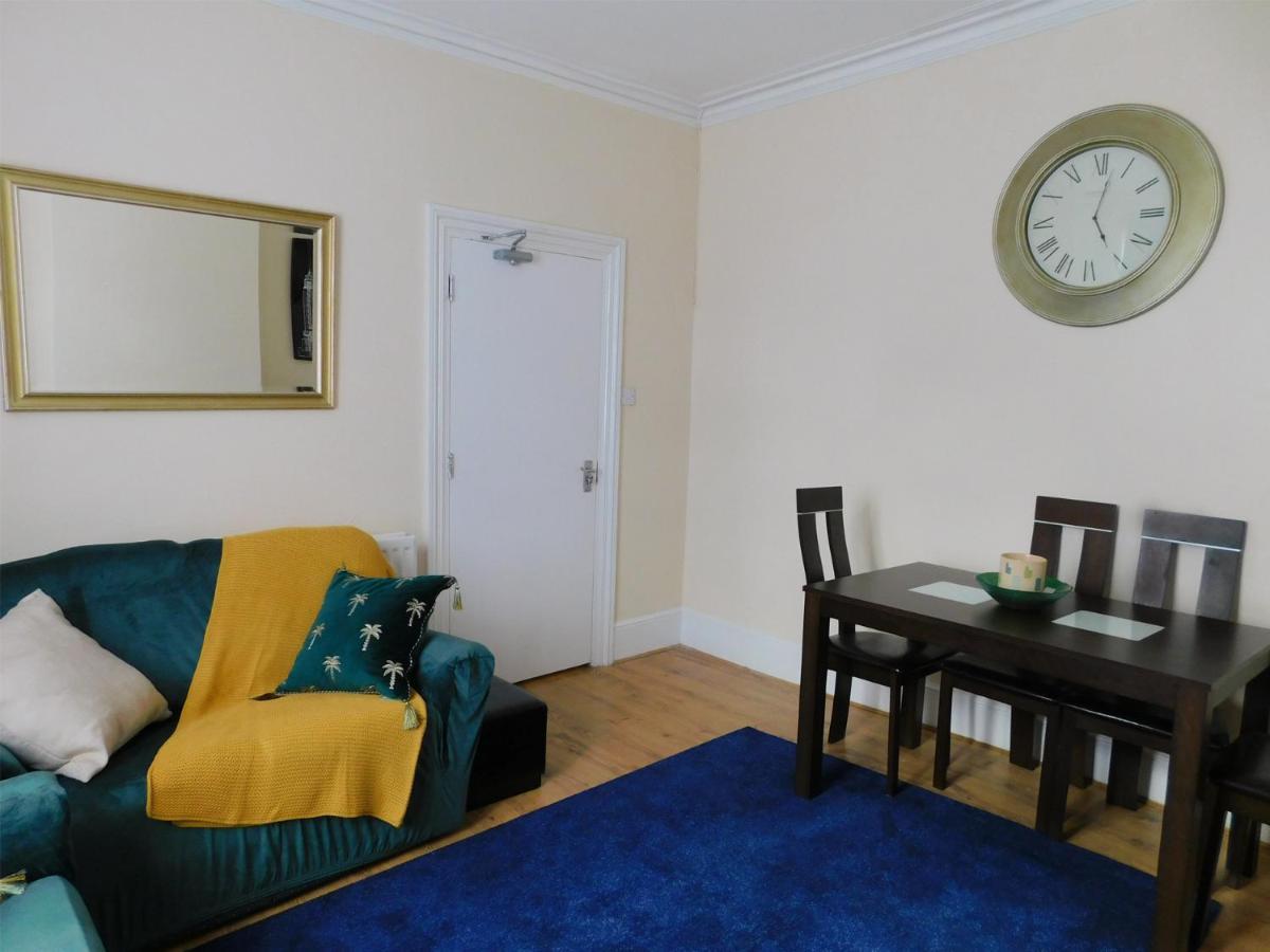 Appartement Entire 4 Bedroom Terrace House In Londen
