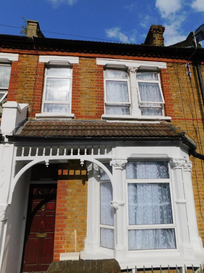 Entire 4 Bedroom Terrace House In Londen